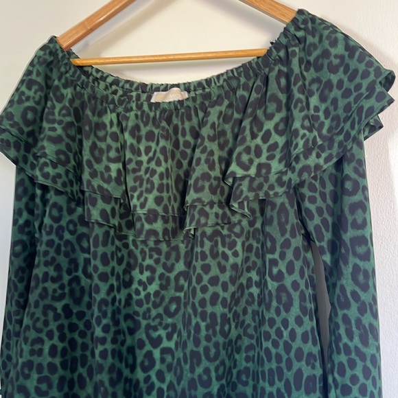 Michael Kors green leopard print off shoulder blouse sz Large - Picture 3 of 10